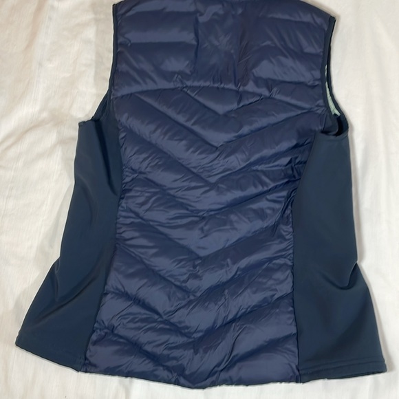 Hollister Women’s Navy Blue Puffer Vest Size Medium - Picture 5 of 7